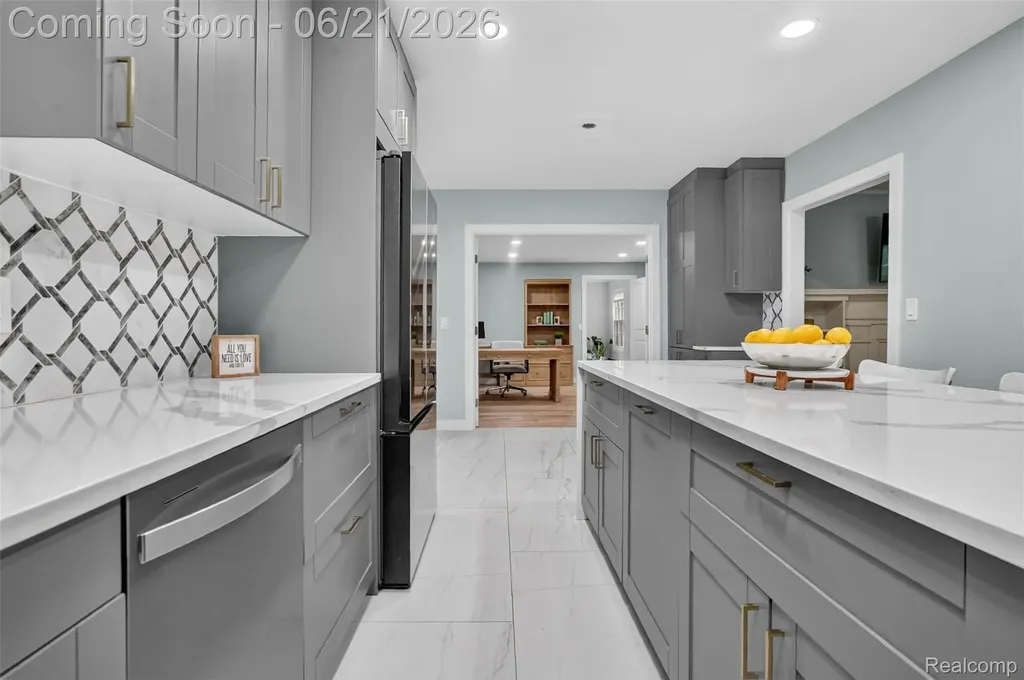 3885 Quarton Road Bloomfield Charter Township MI 48302