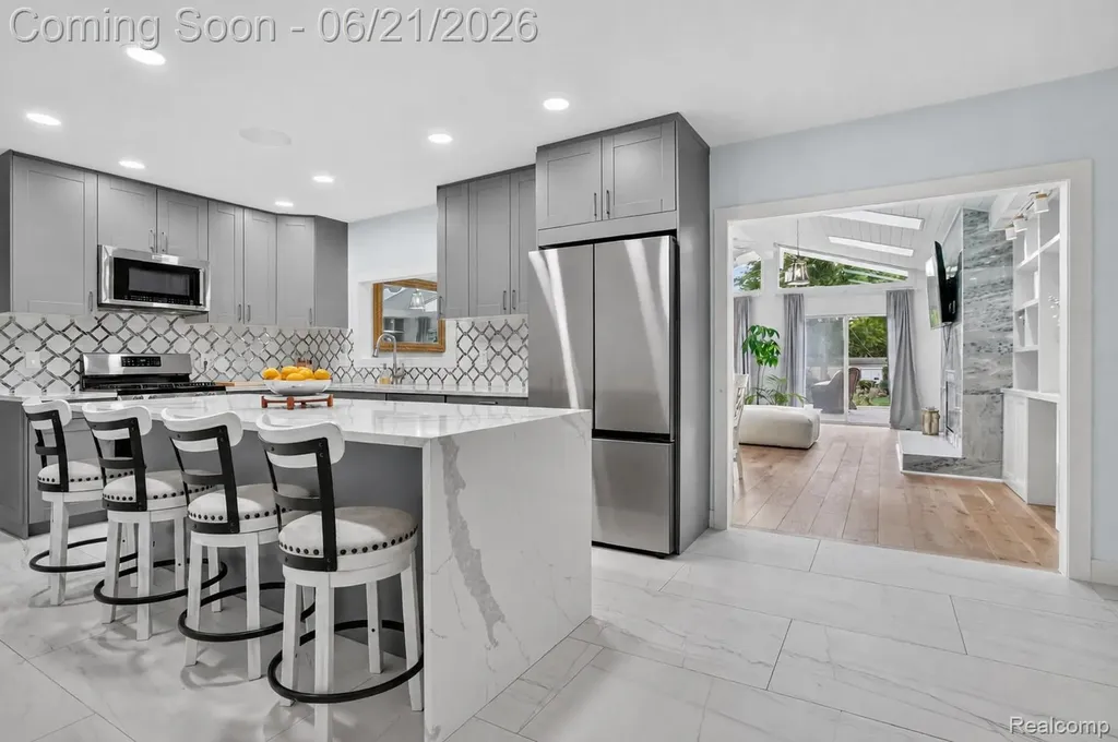 3885 Quarton Road Bloomfield Charter Township MI 48302