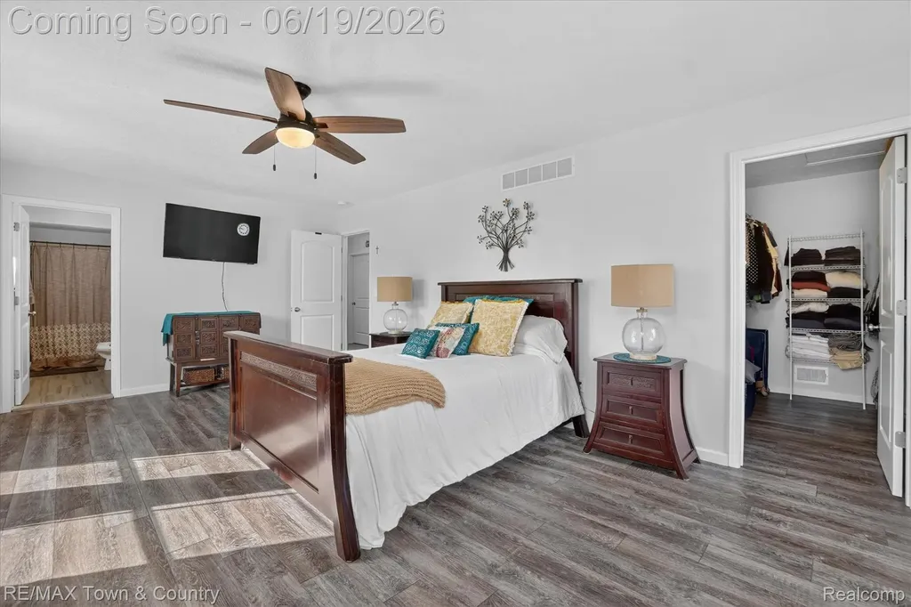 13148 River Rock Pass Fenton Charter Township MI 48451