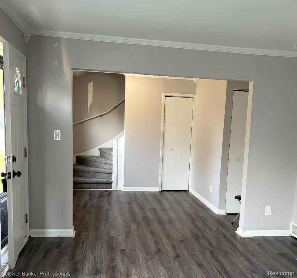 142 E Dallas Avenue E Madison Heights City MI 48071