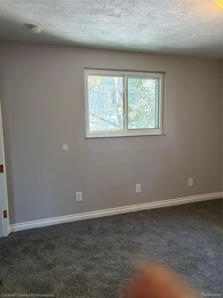 142 E Dallas Avenue E Madison Heights City MI 48071