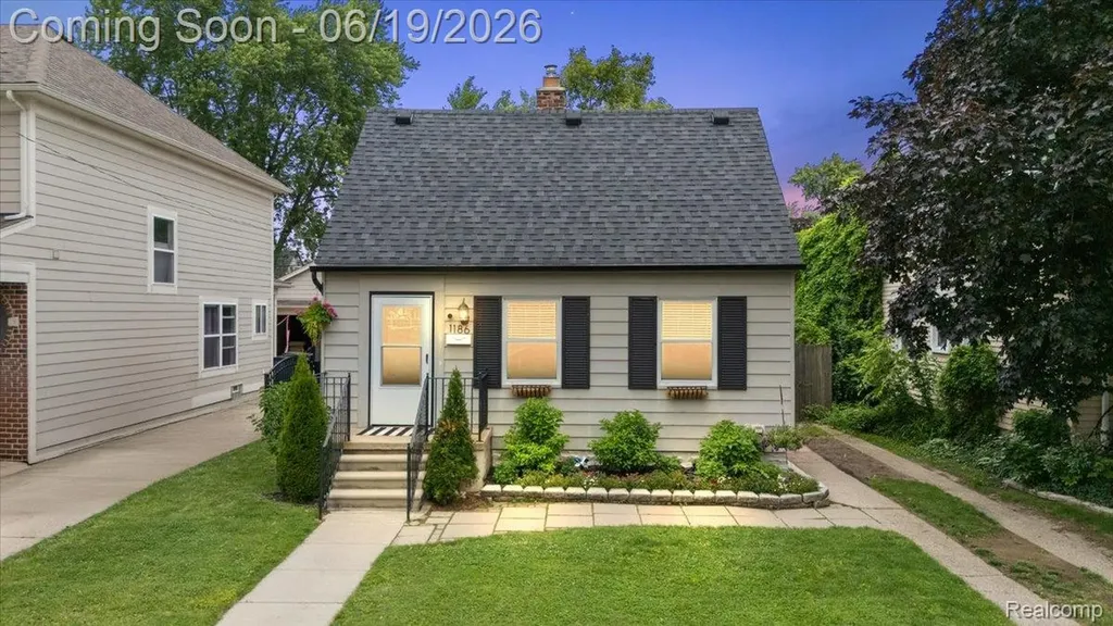 1186 Larkmoor Boulevard Berkley City MI 48072