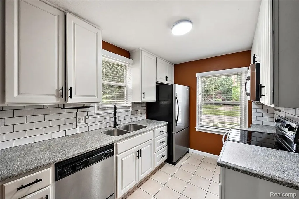 1186 Larkmoor Boulevard Berkley City MI 48072