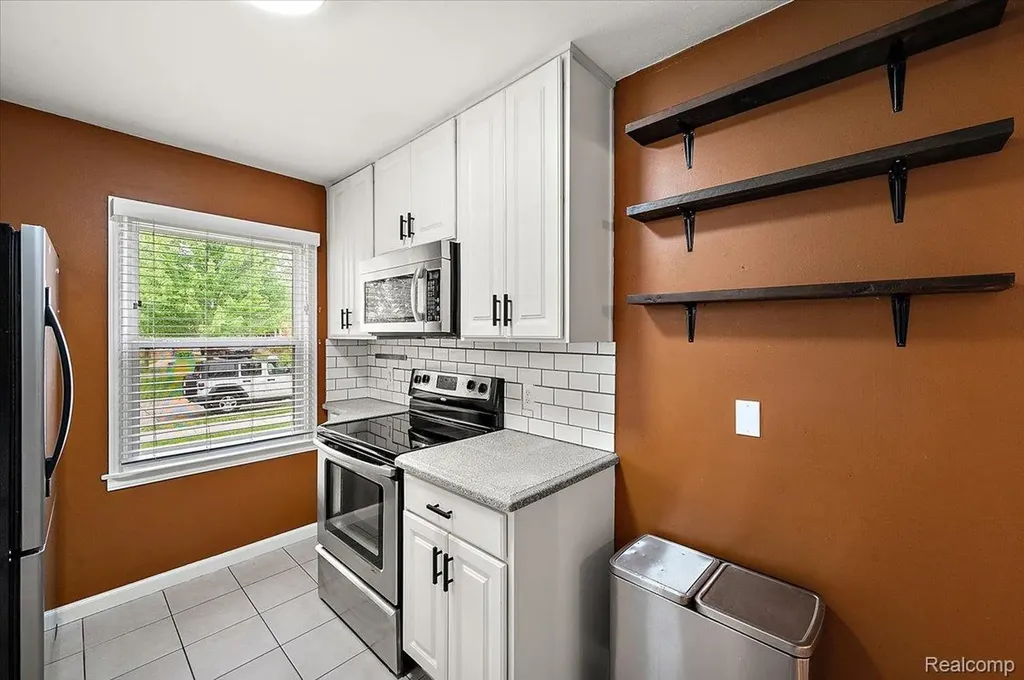 1186 Larkmoor Boulevard Berkley City MI 48072