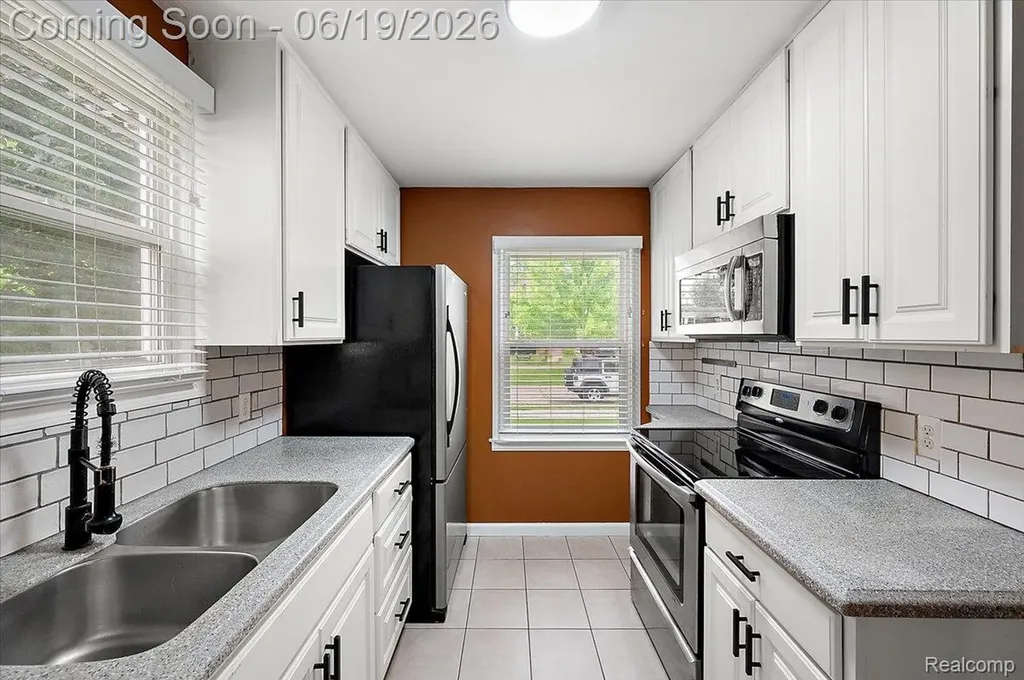 1186 Larkmoor Boulevard Berkley City MI 48072