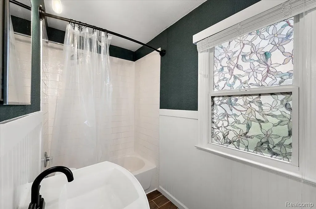 1186 Larkmoor Boulevard Berkley City MI 48072