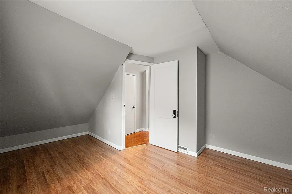 1186 Larkmoor Boulevard Berkley City MI 48072