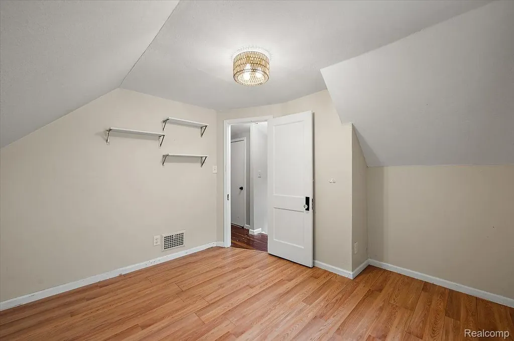 1186 Larkmoor Boulevard Berkley City MI 48072