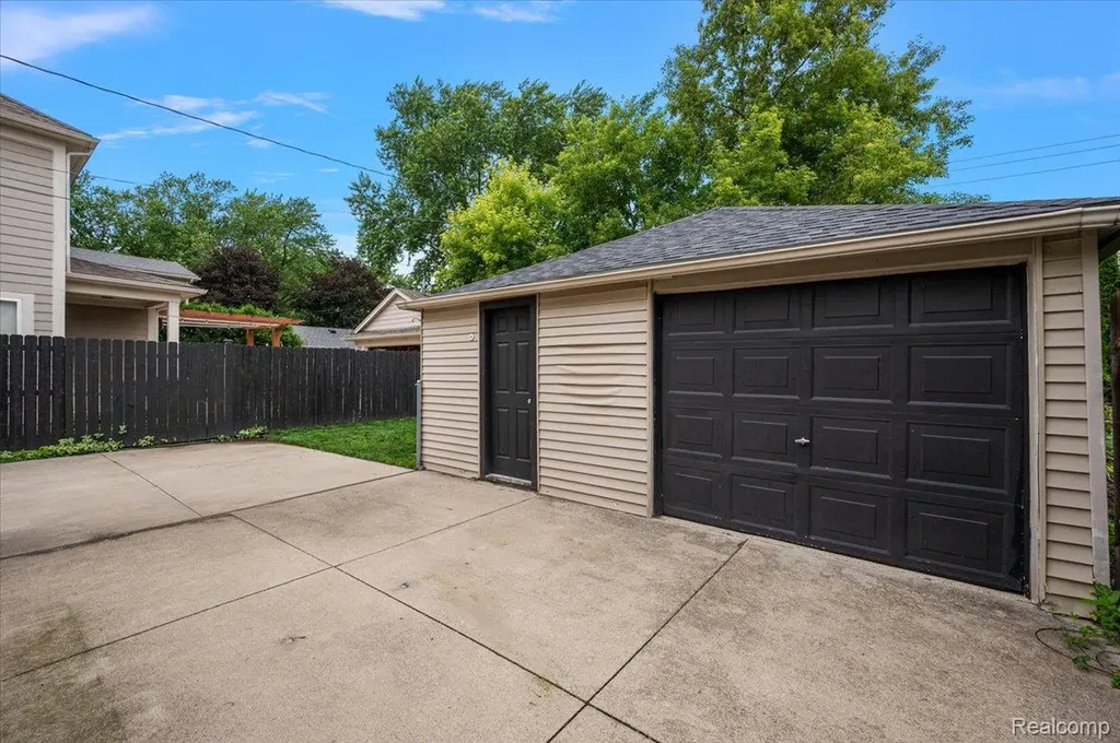 1186 Larkmoor Boulevard Berkley City MI 48072