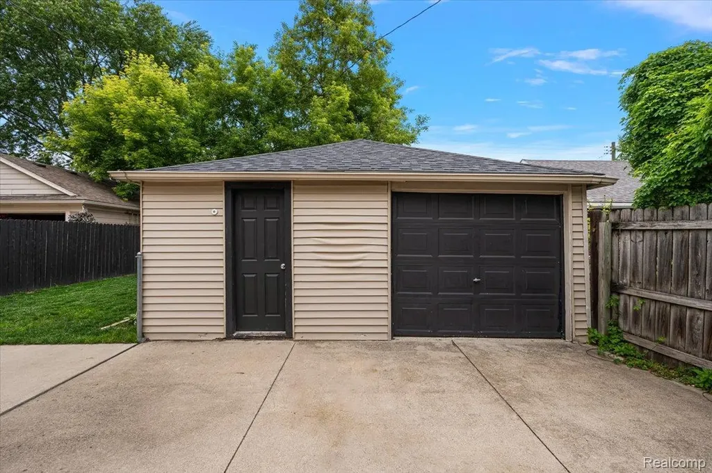 1186 Larkmoor Boulevard Berkley City MI 48072