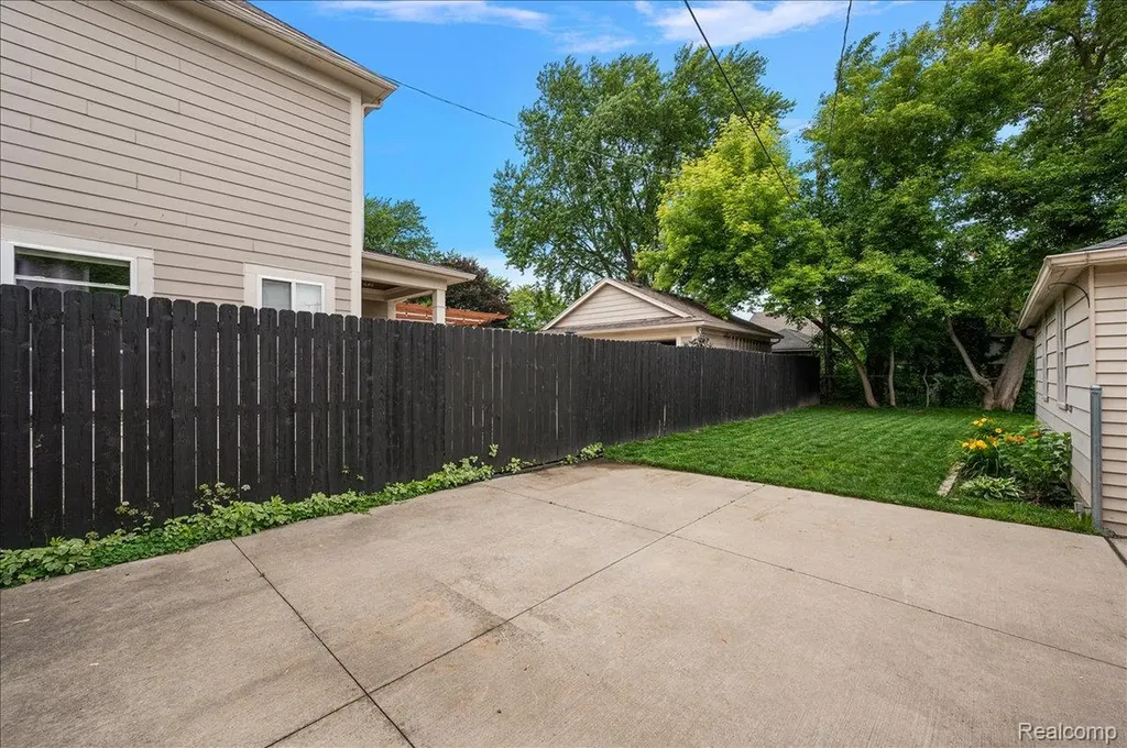 1186 Larkmoor Boulevard Berkley City MI 48072