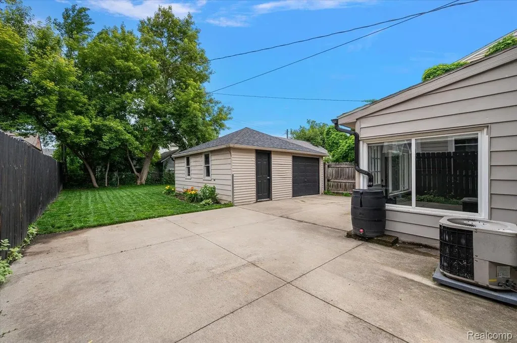 1186 Larkmoor Boulevard Berkley City MI 48072