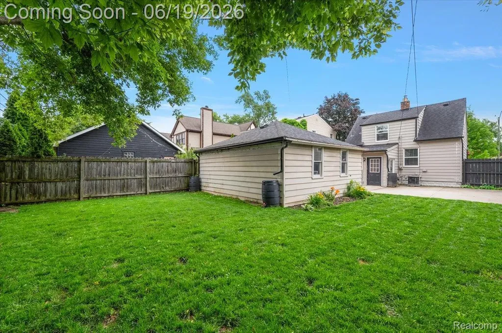 1186 Larkmoor Boulevard Berkley City MI 48072