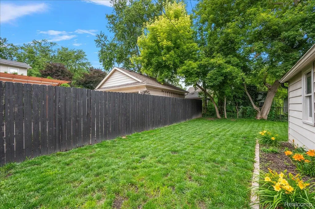1186 Larkmoor Boulevard Berkley City MI 48072