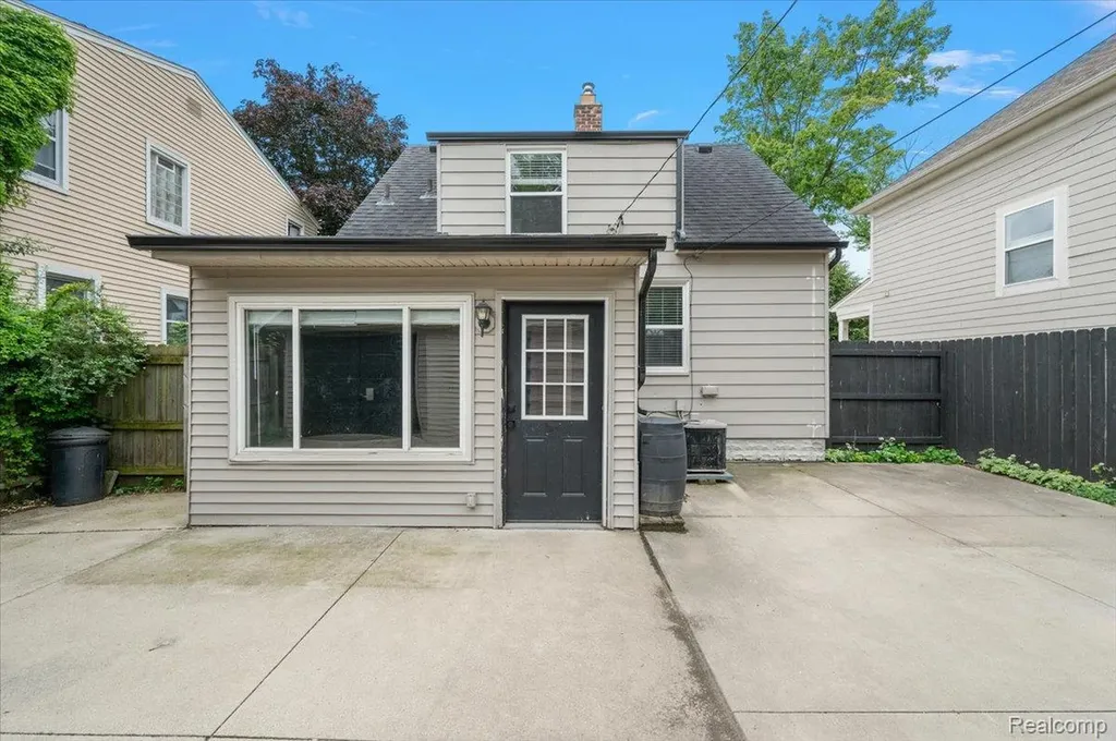 1186 Larkmoor Boulevard Berkley City MI 48072
