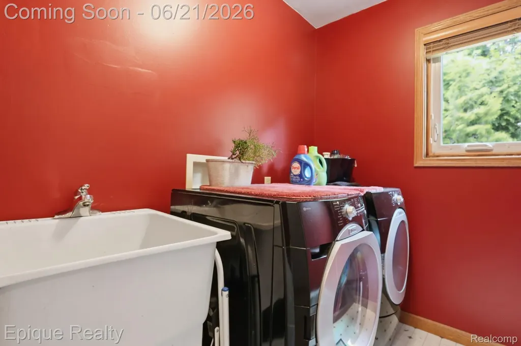 2348 Rochester Road Addison Township MI 48367