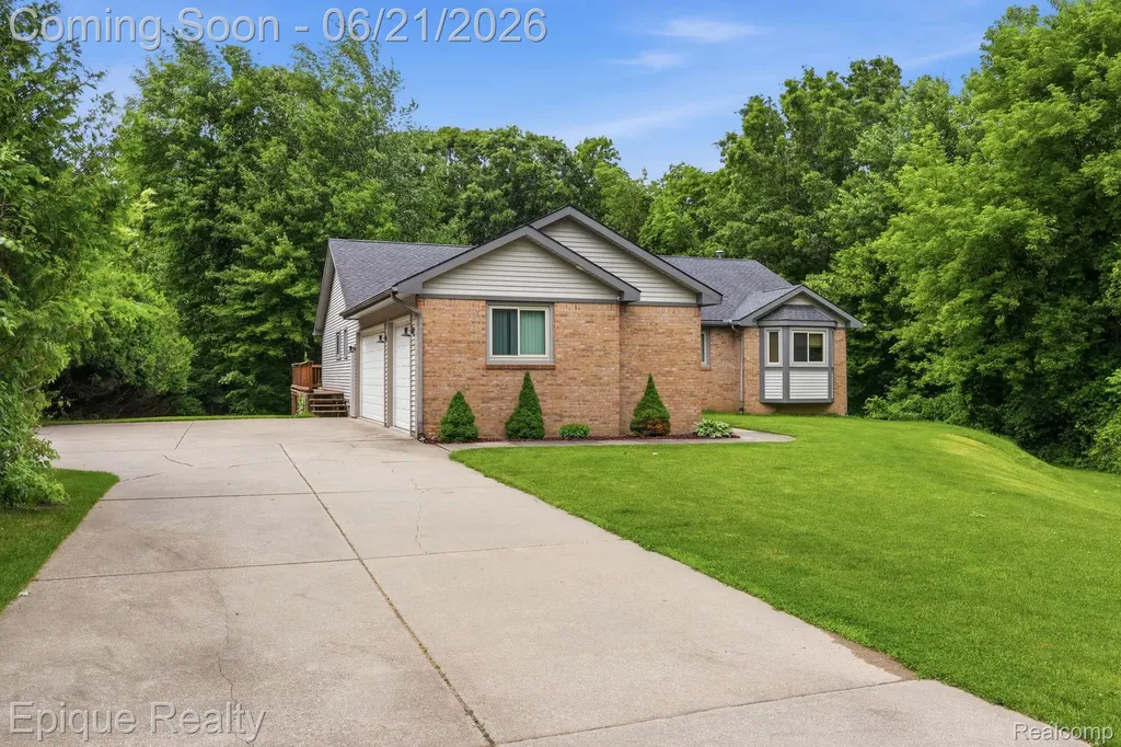 2348 Rochester Road Addison Township MI 48367