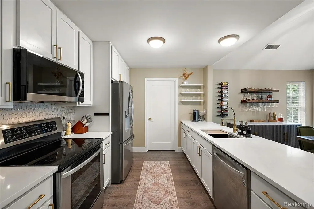 776 Amberly Drive Waterford Charter Township MI 48328