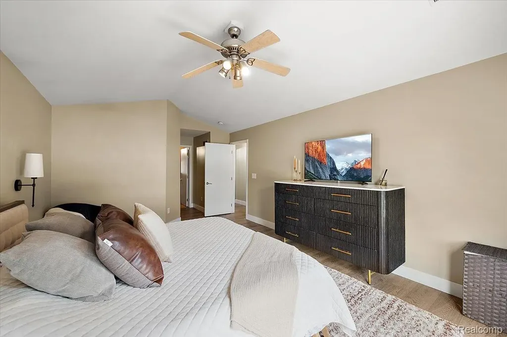 776 Amberly Drive Waterford Charter Township MI 48328