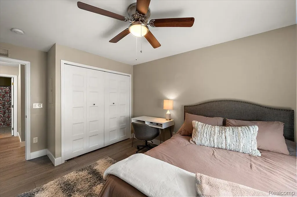 776 Amberly Drive Waterford Charter Township MI 48328