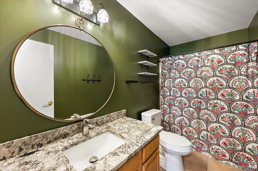 776 Amberly Drive Waterford Charter Township MI 48328