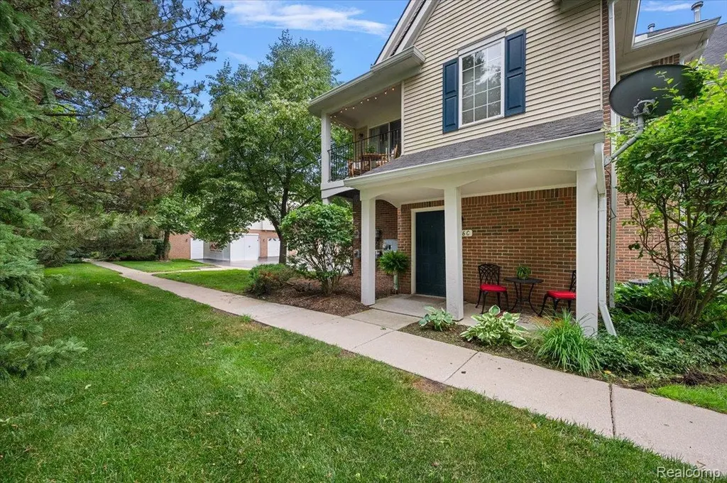 776 Amberly Drive Waterford Charter Township MI 48328