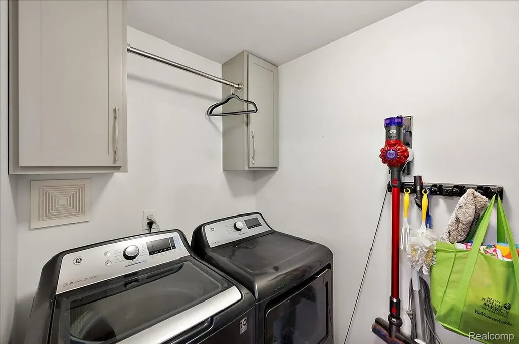 776 Amberly Drive Waterford Charter Township MI 48328
