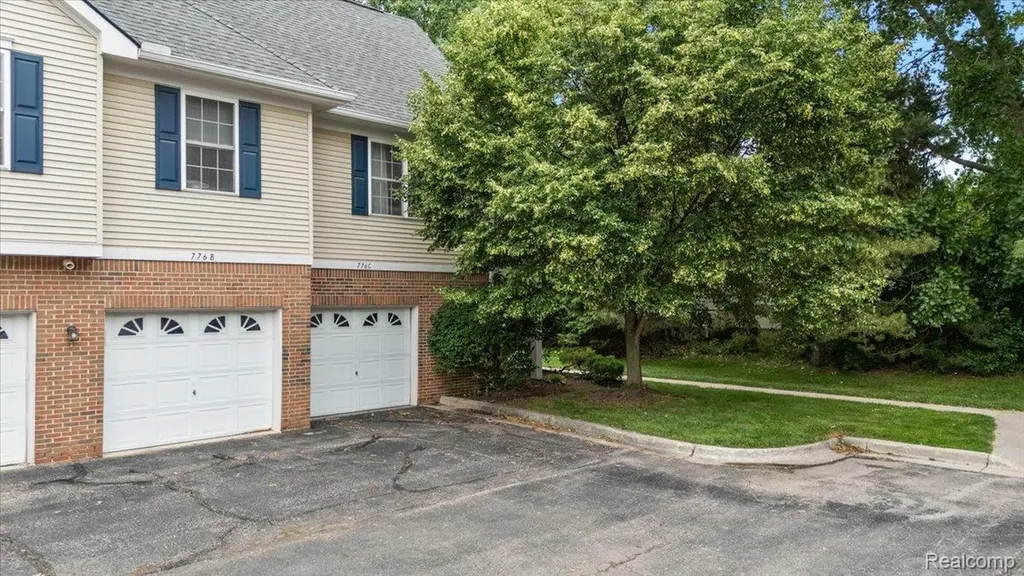 776 Amberly Drive Waterford Charter Township MI 48328
