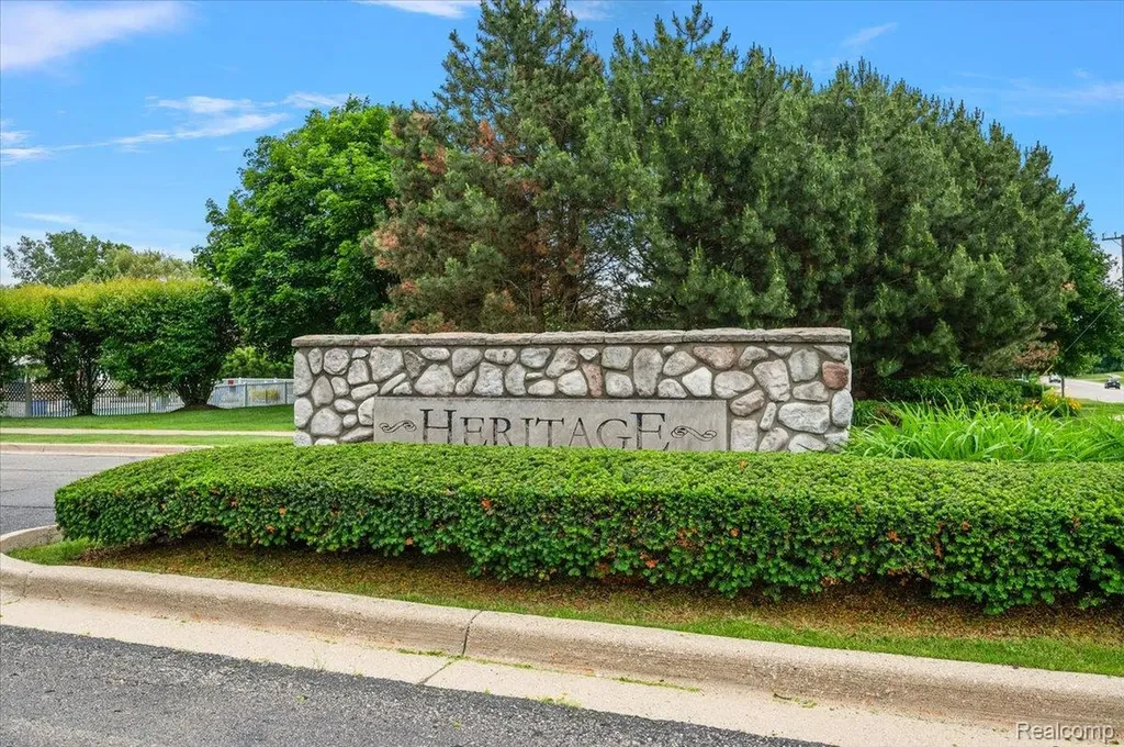 776 Amberly Drive Waterford Charter Township MI 48328