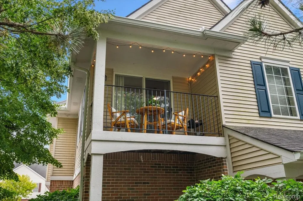 776 Amberly Drive Waterford Charter Township MI 48328