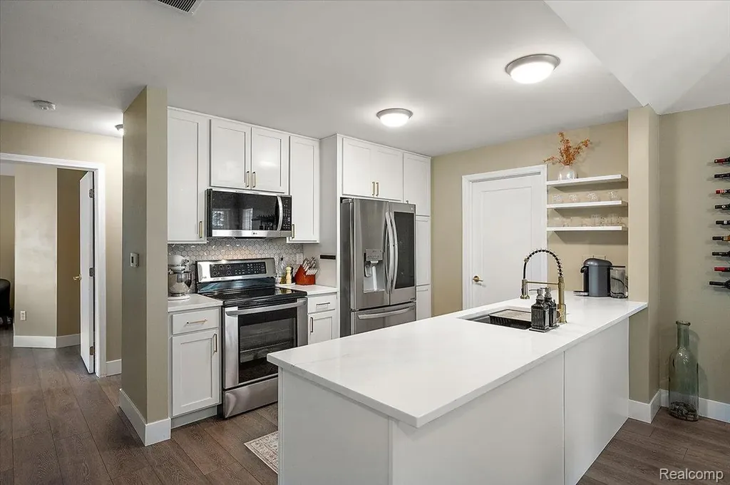 776 Amberly Drive Waterford Charter Township MI 48328