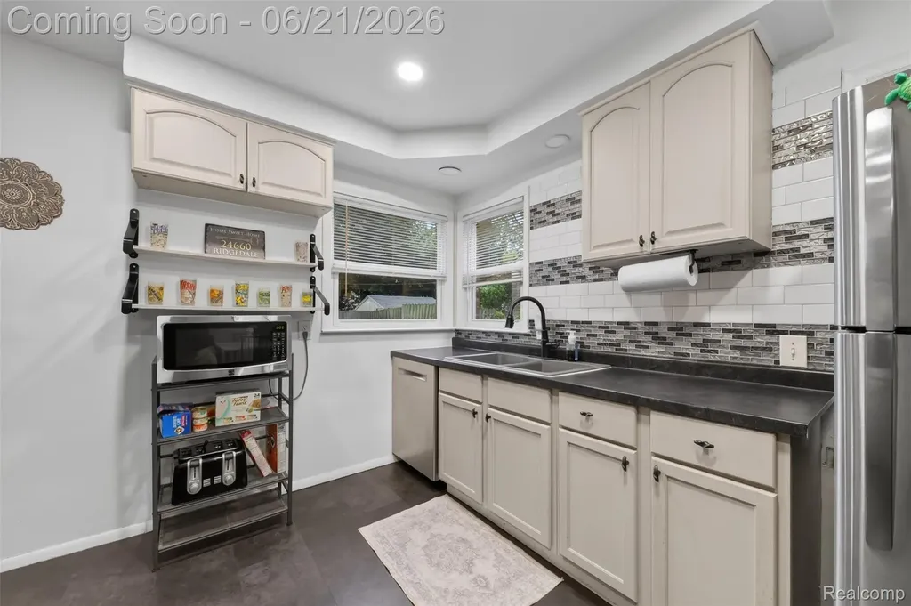 24660 Ridgedale Street Oak Park City MI 48237