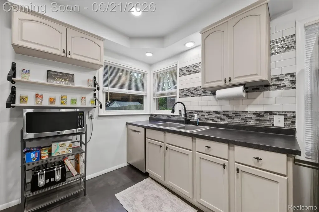 24660 Ridgedale Street Oak Park City MI 48237