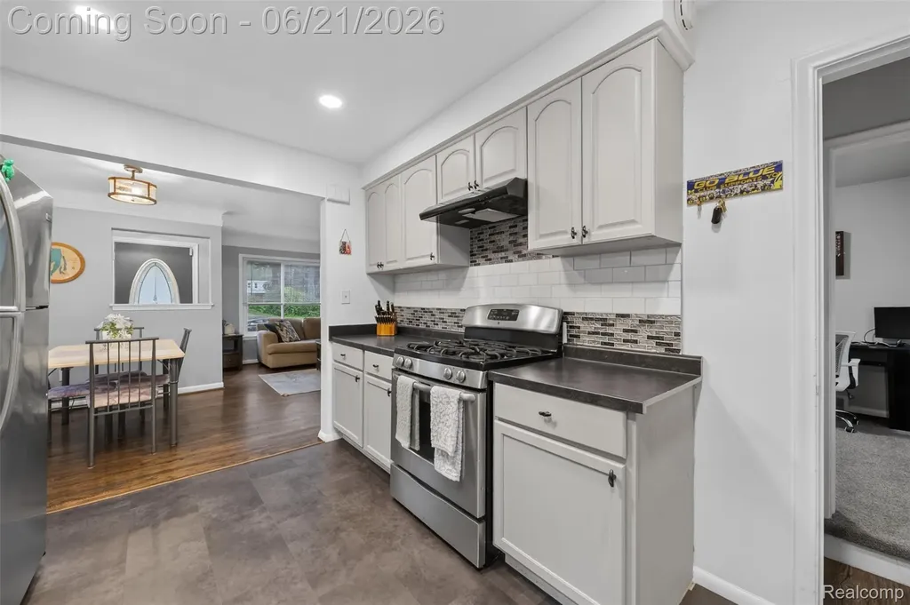 24660 Ridgedale Street Oak Park City MI 48237