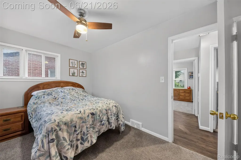 24660 Ridgedale Street Oak Park City MI 48237