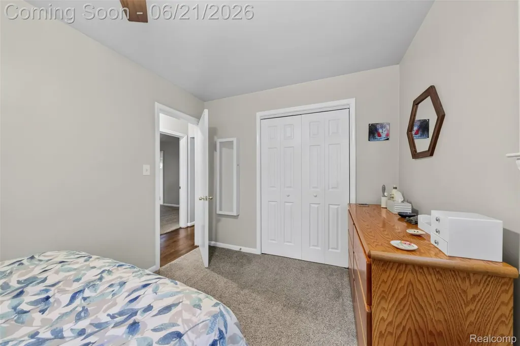 24660 Ridgedale Street Oak Park City MI 48237