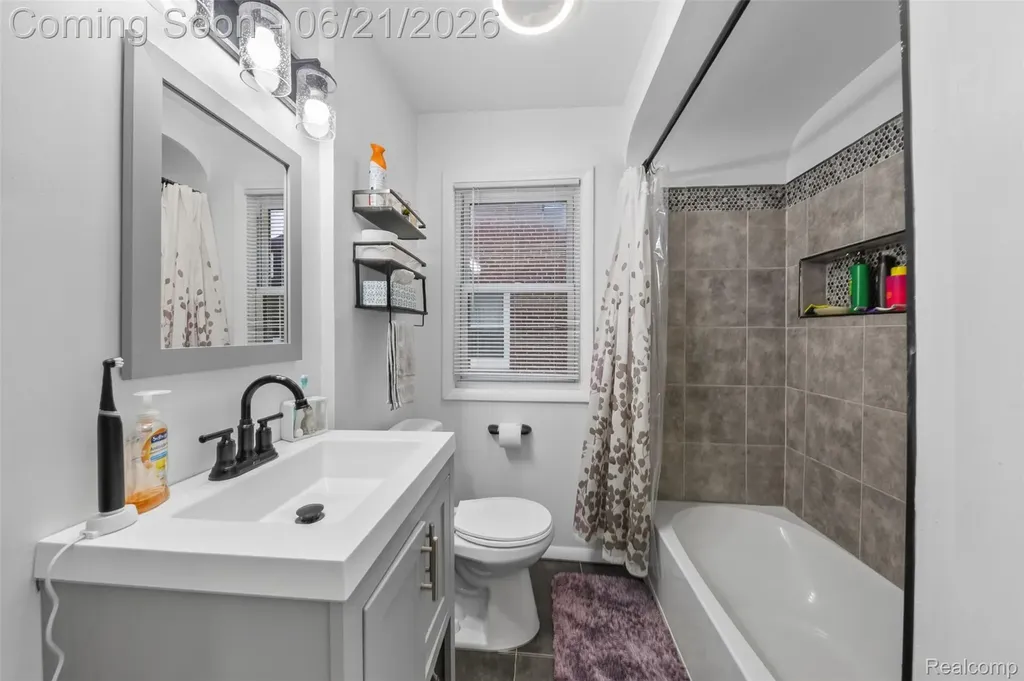 24660 Ridgedale Street Oak Park City MI 48237