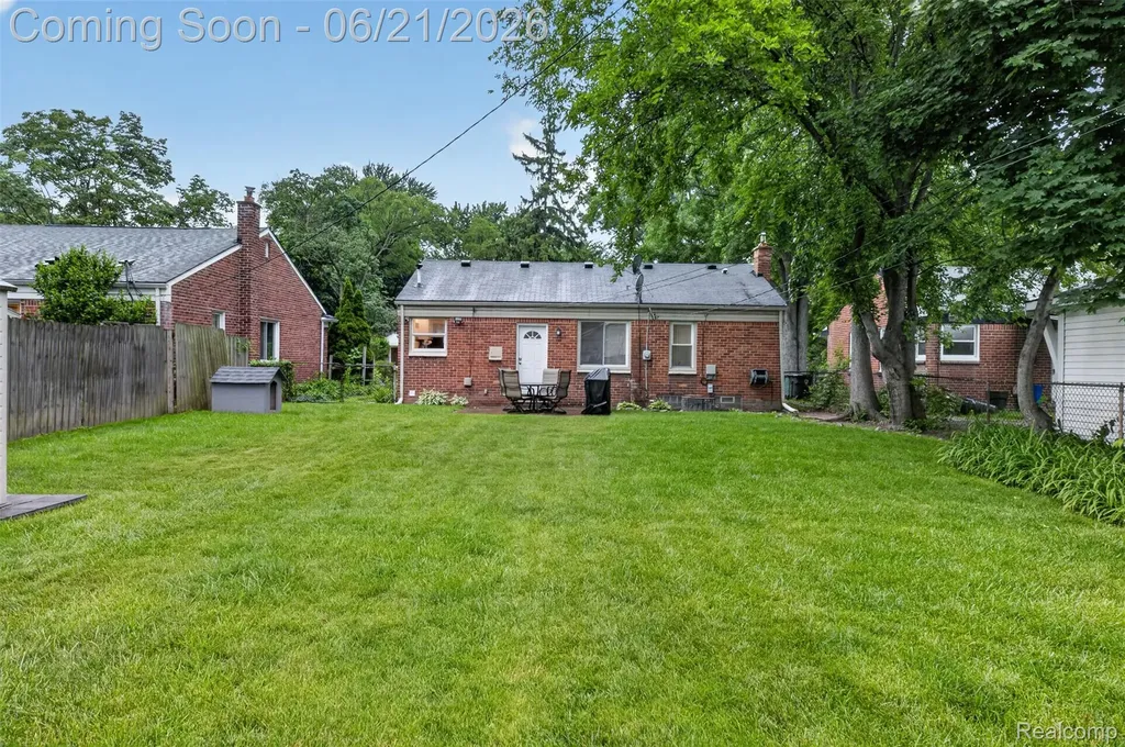 24660 Ridgedale Street Oak Park City MI 48237
