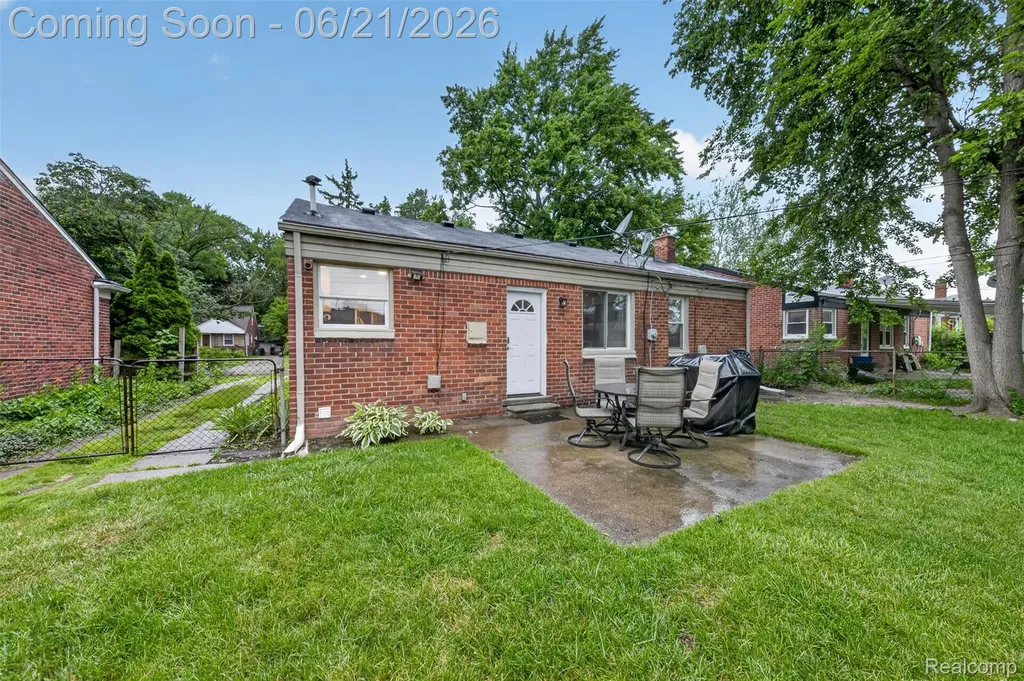 24660 Ridgedale Street Oak Park City MI 48237