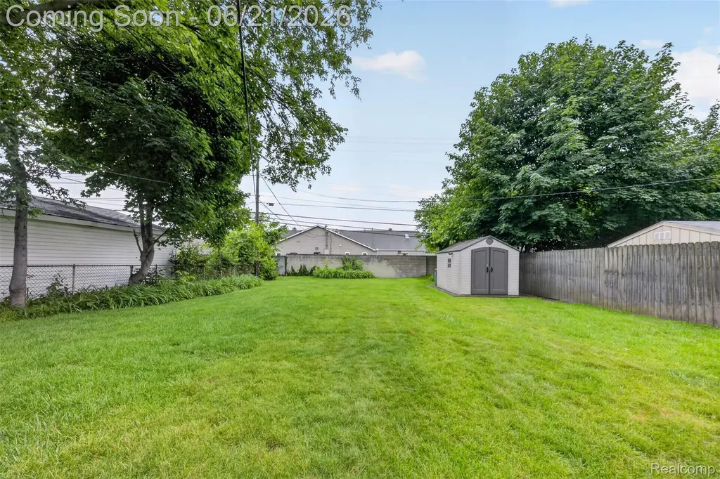 24660 Ridgedale Street Oak Park City MI 48237