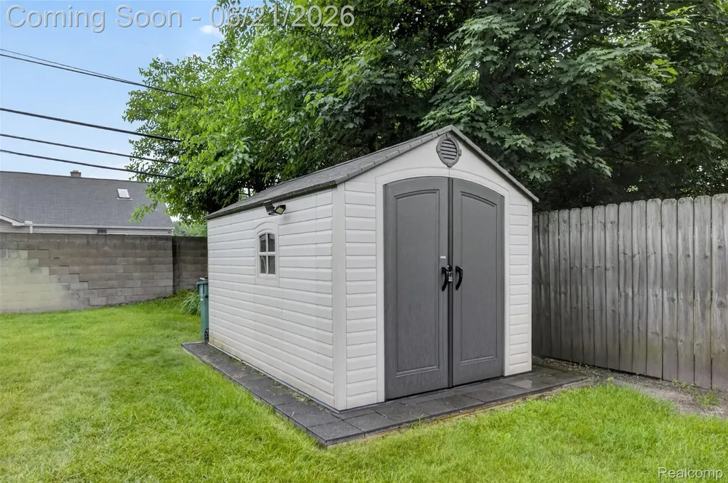 24660 Ridgedale Street Oak Park City MI 48237