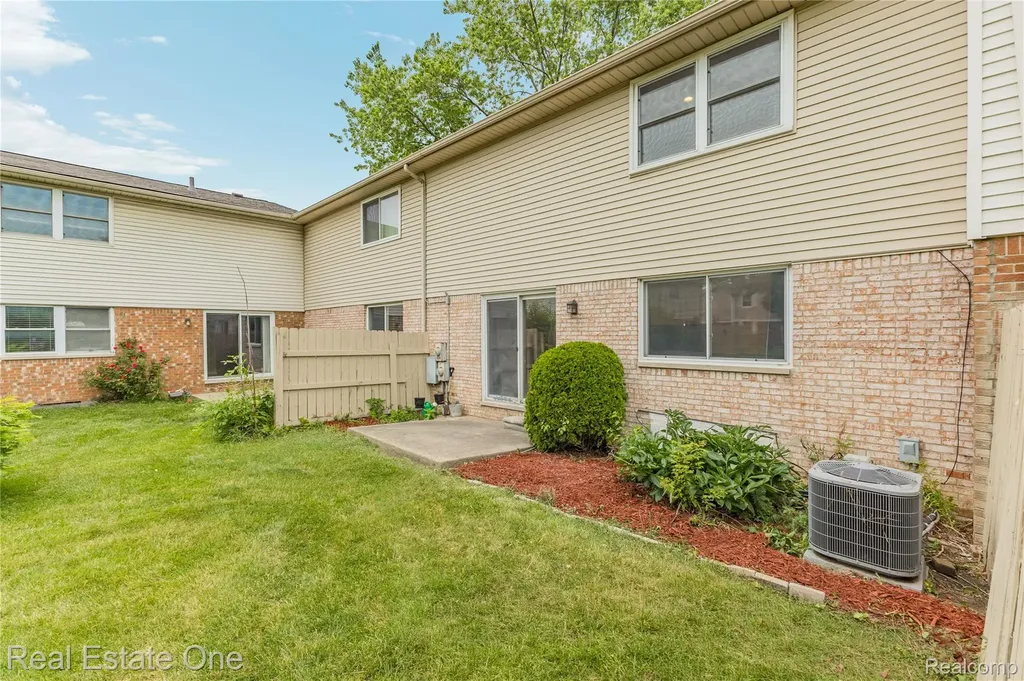959 Kirts Boulevard Troy City MI 48084
