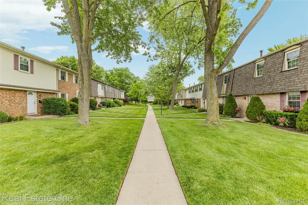 959 Kirts Boulevard Troy City MI 48084