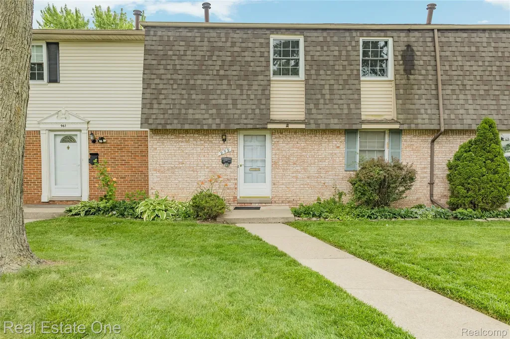 959 Kirts Boulevard Troy City MI 48084