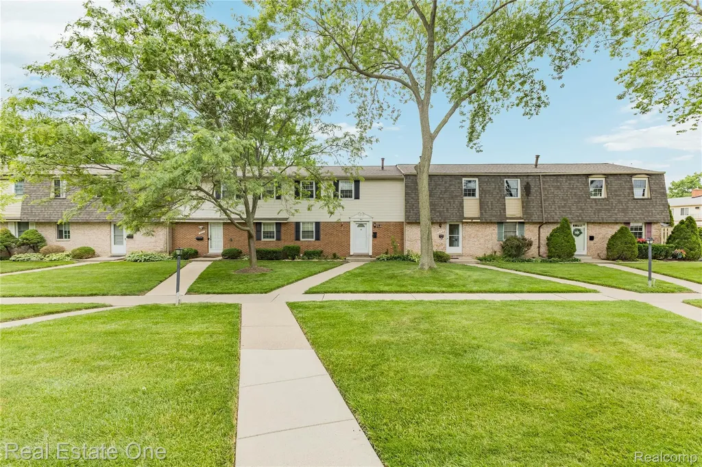 959 Kirts Boulevard Troy City MI 48084