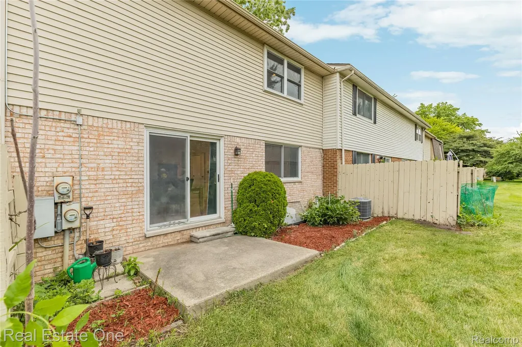 959 Kirts Boulevard Troy City MI 48084