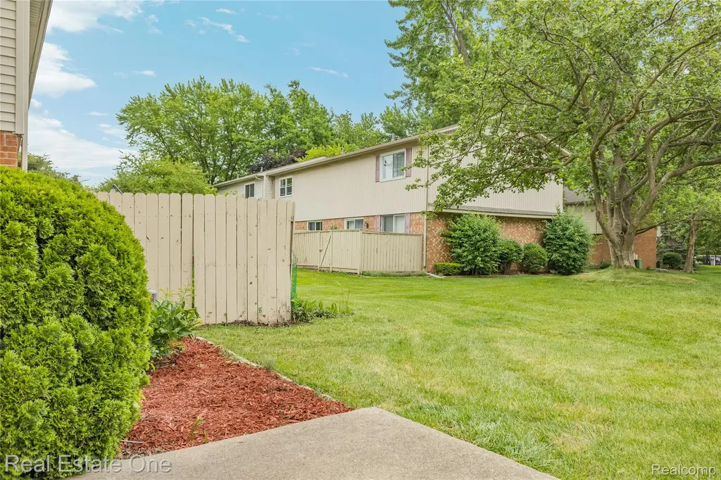 959 Kirts Boulevard Troy City MI 48084