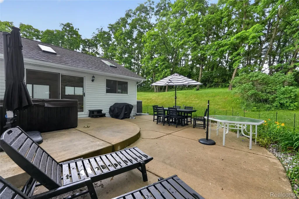 8655 Joey Drive Putnam Township MI 48169