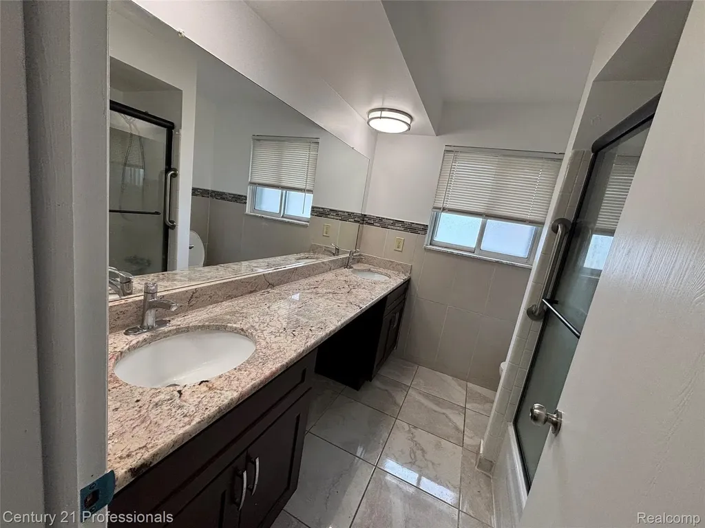 38986 Cottonwood Court Sterling Heights City MI 48310