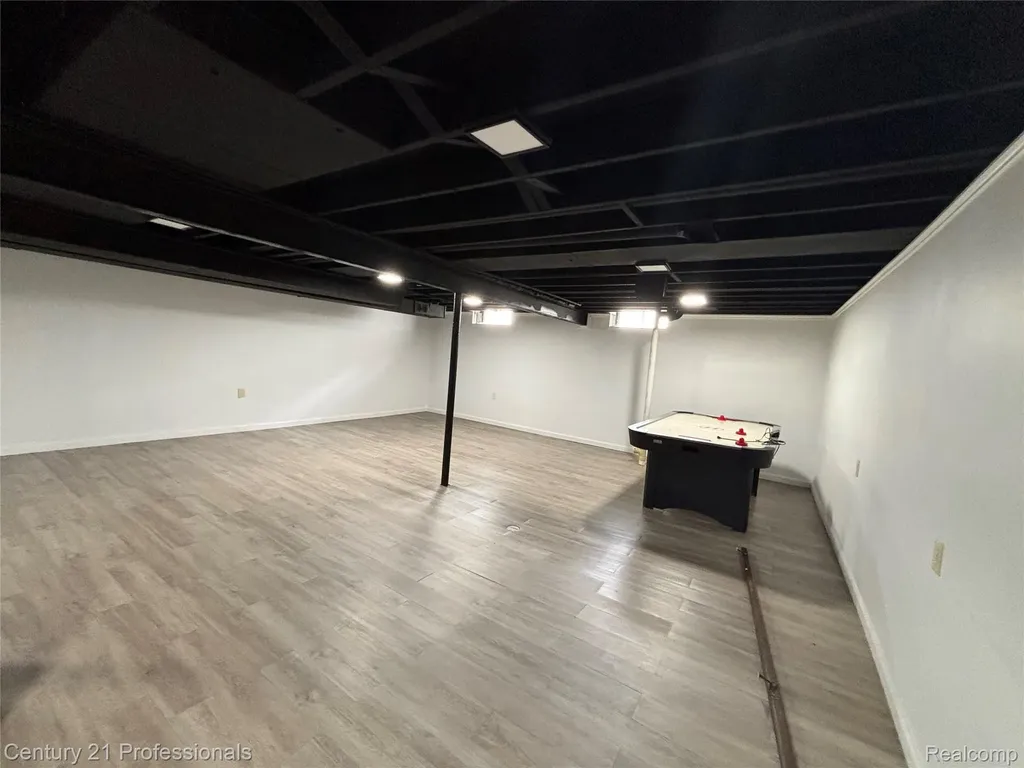 38986 Cottonwood Court Sterling Heights City MI 48310